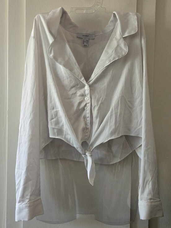 Forever 21 Tops - 3/$20 Forever 21 White Tie-Front Button-Up Blouse